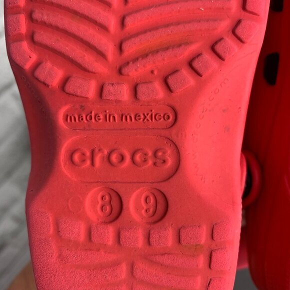 Crocs Classic Clogs Red with Jibbitz NHL Calgary Flames Charms Size 8 9 - Picture 9 of 9